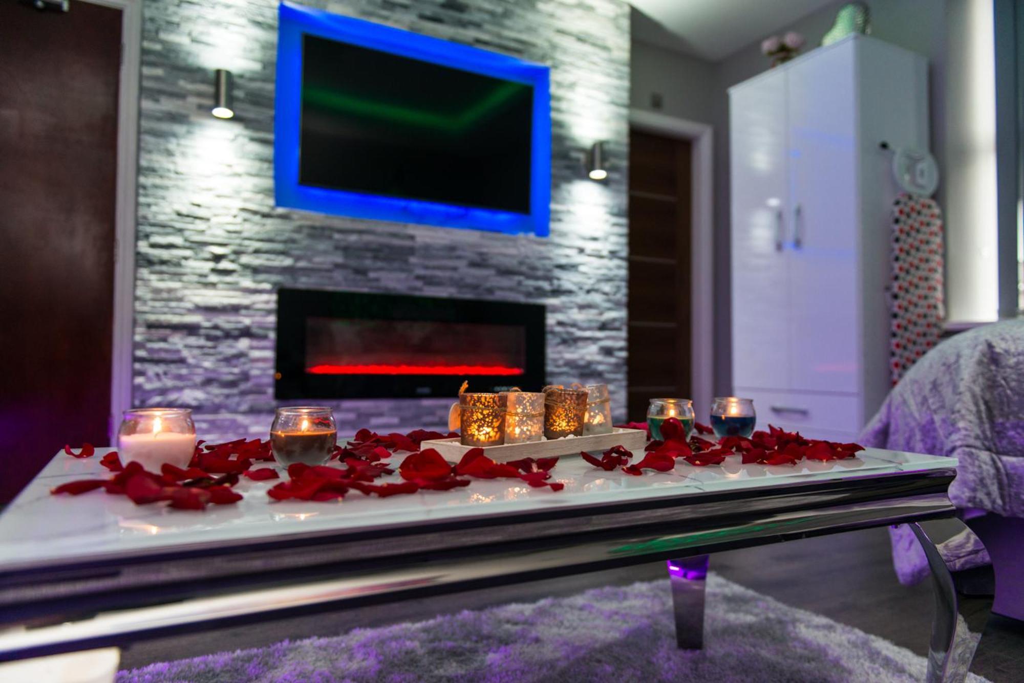 Aphrodite Suites Huddersfield Room photo