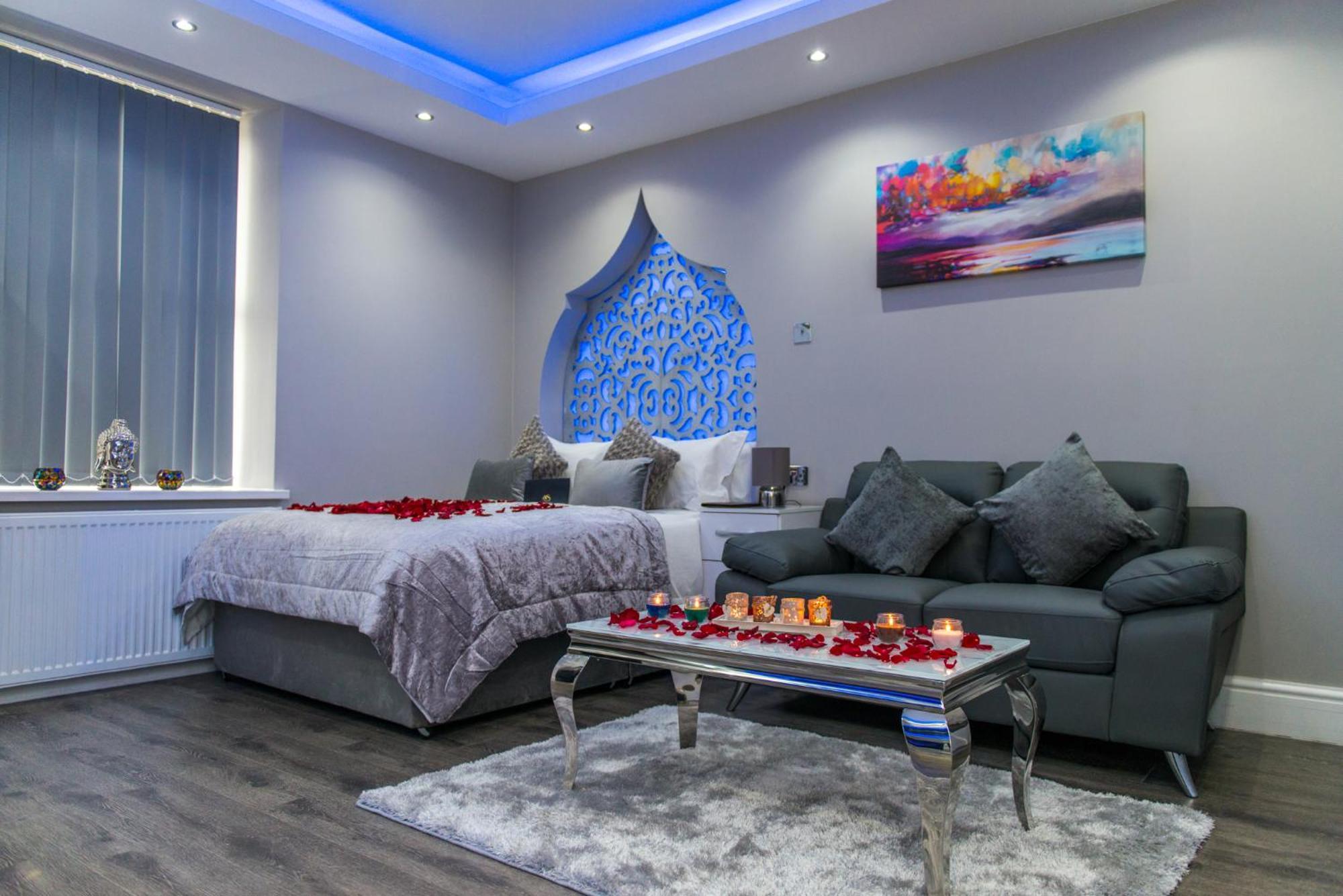 Aphrodite Suites Huddersfield Room photo