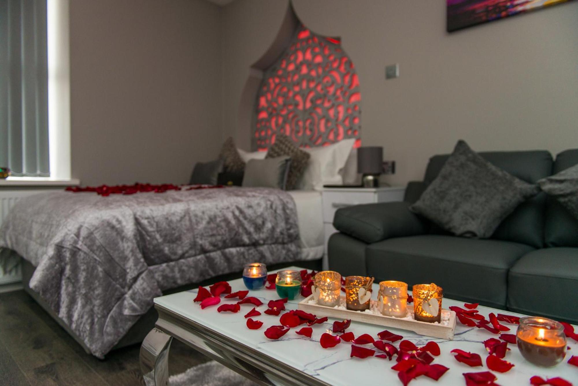Aphrodite Suites Huddersfield Room photo