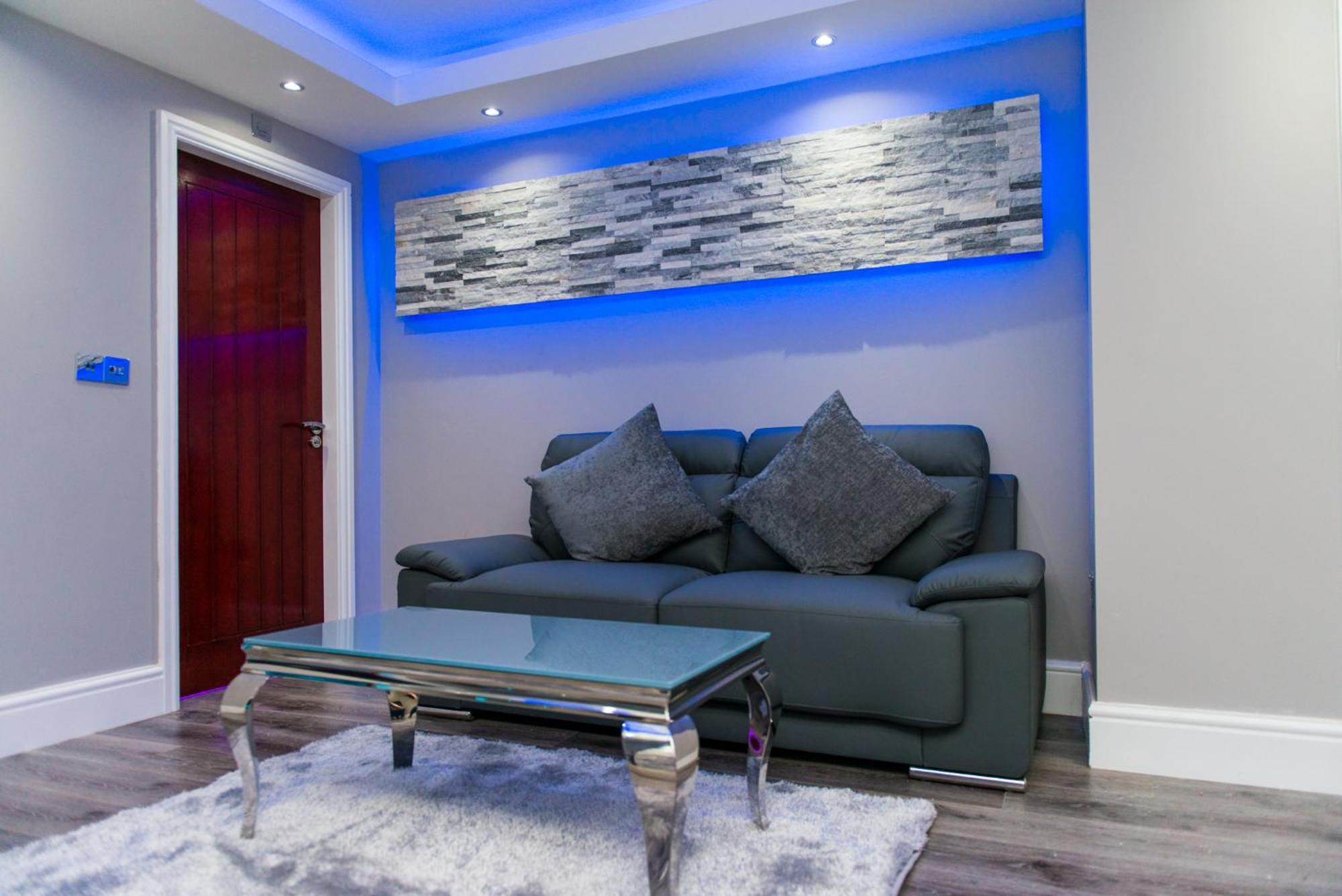 Aphrodite Suites Huddersfield Room photo